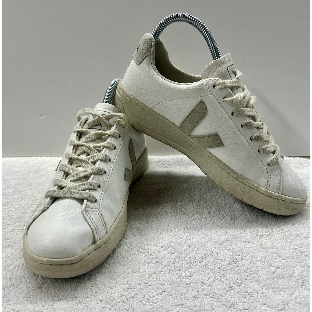 Veja womens White Canvas Court Style Sneaker size 5